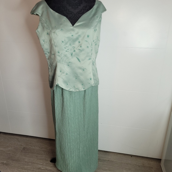 3 piece Skirt set - Picture 3 of 15